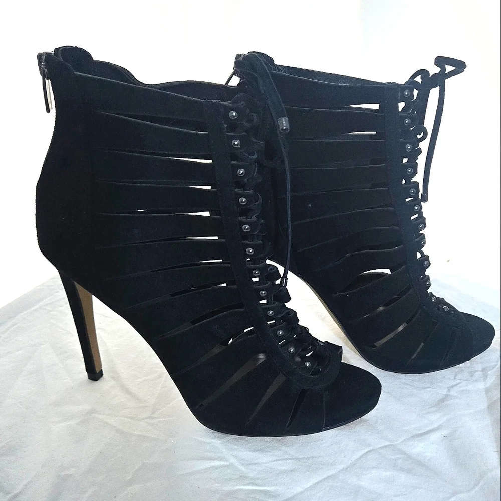 Gorgeous Vince Camuto Gladiator Heels NWOB ❤️